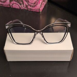 Chic Clear Cat-Eye Glasses